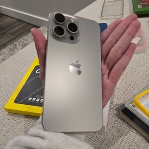 Iphone 15 ProMax 256GB + lots of accessories